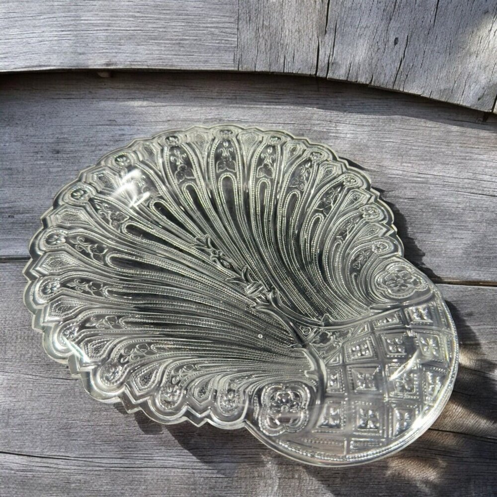 Metropolitan Museum of Art Glass Sandwich Hairpin Shell Dish Clear Pressed Glass